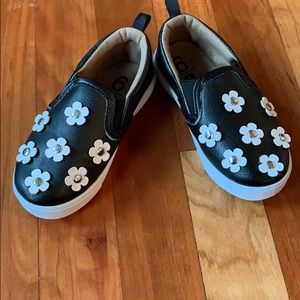 🔥SALE 3 for $14🔥Black and white floral sneaks!